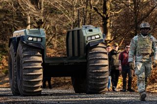 Česká robotická čtyřkolka Unex nadchla americkou armádu. Uspěla během soutěžního klání (video)