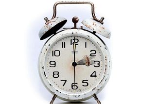 Čas se mění v neděli. Toto datum si zapište do kalendáře s vykřičníkem