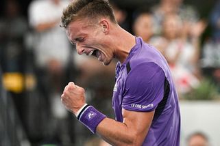 Draper - Lehečka 6:4, 4:6, 3:6, Fantazie! Lehečka otočil finále v Adelaide a má premiérový titul - Sport.cz