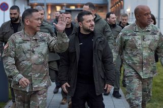 Americký generál nechal tajné mapy ve vlaku, v Kyjevě si opilý způsobil otřes mozku - Novinky