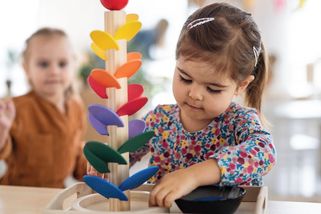 Zajisti místo, nebo zaplať. Obce musí hledat školku pro tříleté děti - Novinky