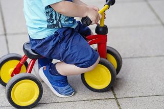 Seniorka svalila batole z odrážedla, bránící matku ztrestala justice. Zastal se jí Nejvyšší soud - Novinky