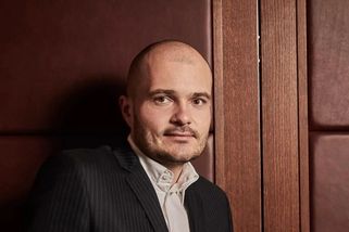 CSG: Euforii z rekordního vstupu na burzu vystřídala realita