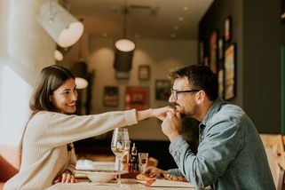 Nenechte se při seznamování zmást motýly v břiše. Mnohdy je lepší, když chemie přichází pozvolna - Novinky