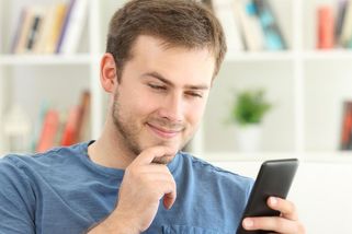 Nechala mě, teď mi zase píše. Chci ji zpět, ale nevím, jak to udělat správně. Ukažte, že jste skála! - Proženy.cz