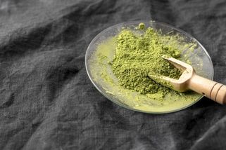 Babiš chce zakázat kratom. Odborníci varují: Největším rizikem pro děti je černý trh