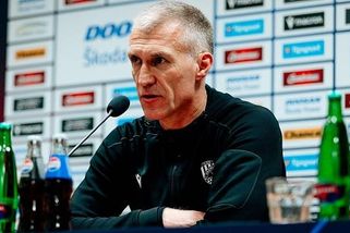 VIDEO: Trenér Viktorie Plzeň vysvětloval proč nehraje Adu. A co Vašulín?