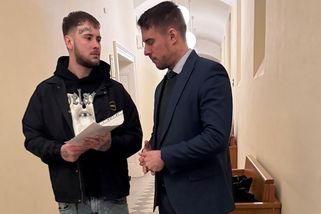 Přísedícímu soudci vrazil pěstí a nakopl ho. Muž z Plzně za to musí zaplatit 20 tisíc - Novinky