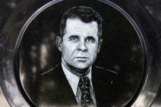 Dochází čas. Na vyřešení nejznámější české vraždy má policie pouhé dny, pak „profesionál“ vyvázne