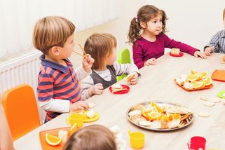 „Dejte mu tolik, kolik si řekne,“ vyčinil jsem kuchařkám, které kradou jídlo - Médium.cz