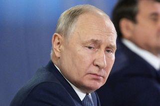 Putinova mrtvola má být stále v jeho rezidenci. Uvěznili u ní i lékaře