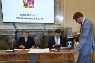 Stanjura čeká dohodu o úsporách v rozpočtu do poloviny září