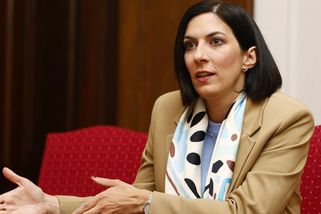 Schůze k migraci den před volbami? Ať si ji ANO započítá do nákladů na kampaň, řekla Pekarová - Novinky