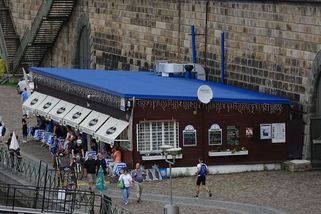 V restauraci v Praze nám přidali 15% servisní poplatek. Za co přesně, vysvětlit ale neuměli - Médium.cz