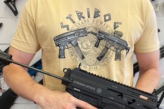 Systém pro kontrolu zbrojních průkazů vypadává. Zákazníci někdy odejdou bez zbraně