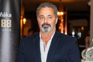 „Presidento“ ze Slunce, seno, erotika a jeho poslední cesta: Martin Dejdar v tichosti pochoval tatínka - Super.cz