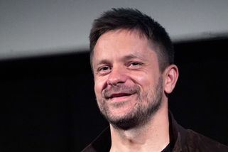 Knír v obálce, hrozby likvidací a drama za kamerou! Co jste o filmu Vlny netušili