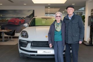 Manželé si na 70. výročí svatby nadělili nové porsche