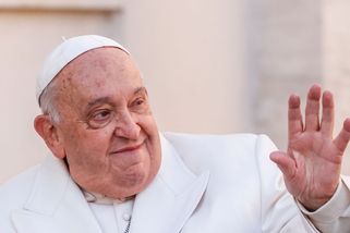 Papež předstoupil před věřící, aby ukázal, že „je stále tady a velí“ - Seznam Zprávy