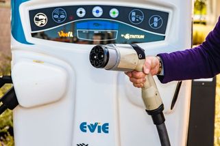 Pět elektromobilů, které stojí za to. Nabídka ojetin se zvyšuje, stejně jako ceny nafty