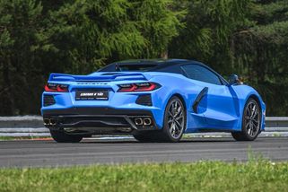 Osmá generace Chevroletu Corvette je revoluce. Odlišné je skoro všechno, jezdí díky tomu líp? - Garáž.cz