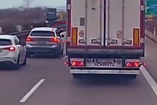 Ukrajinci z BMW stříleli na dálnici D5 prakem po kamionu. Soud jim potvrdil tresty - Novinky