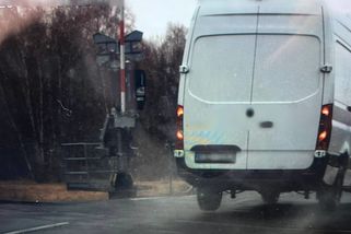 Nebezpečná rychlost na železničním přejezdu | hasici.cz