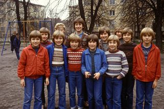 Dnešní padesátníci jsou poslední odolná generace se šťastným dětstvím. Akorát, že vůbec