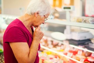 Na důchod jsem se těšila. Po půl roce mám slzu na krajíčku, když procházím Lidl a nemám na pečivo - Médium.cz