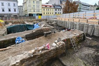 Vykopali středověký dům a začalo dohadování. Skleněný strop či betonová „hrobka“ - Seznam Zprávy