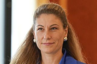 Ministryně Eva Decroix se blýskla v plavkách