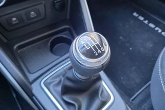 Podle některých Čechů je automat jen pro holky. Manuálu by se řada z nich nikdy nevzdala