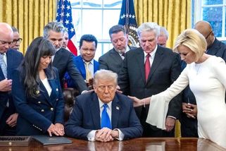 „Bůh nevyslyší vaše modlitby!“ Papežova tvrdá slova zahájila Svatý týden