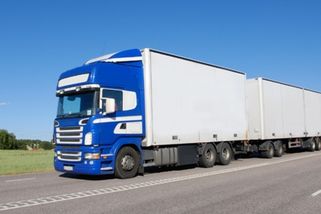 railtarget.cz/nakladni-doprava/otrocina-v-kabinach-a-prohnily-system-jak-silnicni-lobby-drti-zeleznici-a-tlaci-do-ery-gigalineru-11866.html