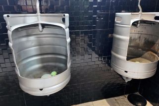 Design, který má říz: Ve vietnamské restauraci končí pivo tam, kde začalo – v sudech