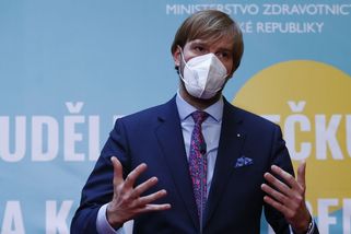 Plaga chce, aby děti odložily roušky už v úterý. Vojtěch s rozhodnutím váhá - Novinky