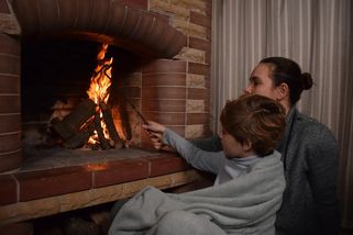 Místo krbů si Češi pořizují nový hit. Má stejný efekt, ale není k němu potřeba komín ani stavební úpravy - EnergoZrouti.cz