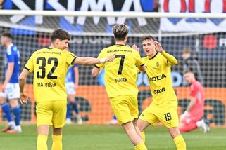 Fotbalová paráda v Olomouci. Tečku za finišem Sigmy odmítl VAR, pak přišla krutá rána