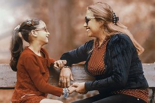 Zeť mě vydírá vnučkou, chce po mně věci, které se mi příčí, říká Petra (52) - Médium.cz