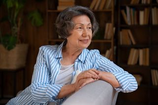 Vyhlašujeme nejhorší módní chyby seniorek pro rok 2026. Pořád je dělají a mladí si jen klepou na čelo | Extrainspirace.cz