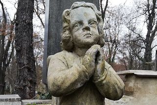 Augustin Zimmermann v zoufalství podřezal své čtyři děti i sebe. Nejmladšímu Toníkovi byl rok - Médium.cz