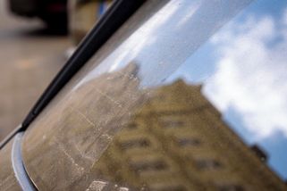 Česko zasypává saharský prach. V noci dorazí krvavý déšť - Novinky