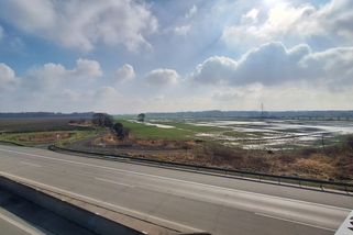 Do gigafactory dal stát miliony, přípravy pokračují. Místní jsou dál proti - Seznam Zprávy