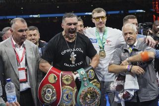 Usyk knokautoval Duboise a je podruhé absolutním mistrem světa v těžké váze