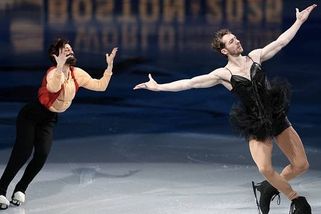 Muž v sukni, žena s vousy. Italští krasobruslaři na MS šokovali a Trump zuřil