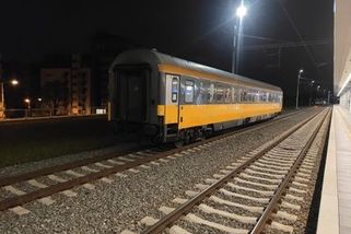Noční Prahou putoval nezajištěný vagon. Projel Libní, zastavil se až ve Vysočanech - Zdopravy.cz