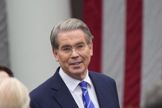 Na cla nereagujte, vzkázal zemím americký ministr. Ty už slibují protiopatření - Novinky