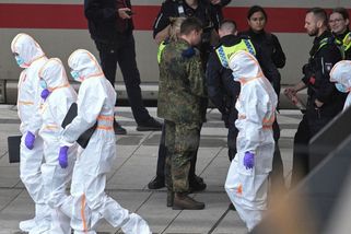 Pobodala osmnáct lidí. Útočnici z Hamburku pomohl zneškodnit devatenáctiletý syrský uprchlík - Novinky