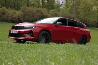 Má obří kufr, jezdí pod pět litrů a nestojí moc. Tohle kombi je ideální alternativou k vozům SUV | Autosalon TV Prima