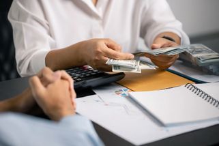 Zvýšení pro zaměstnance. Od 1. ledna 2026 se opět změní minimální mzda - SportDeník